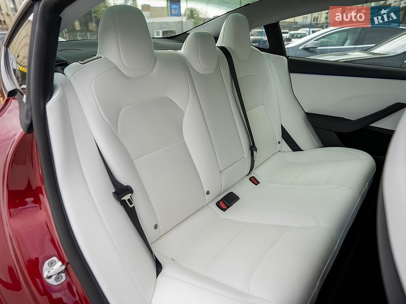 Седан Tesla Model 3 2024 в Києві