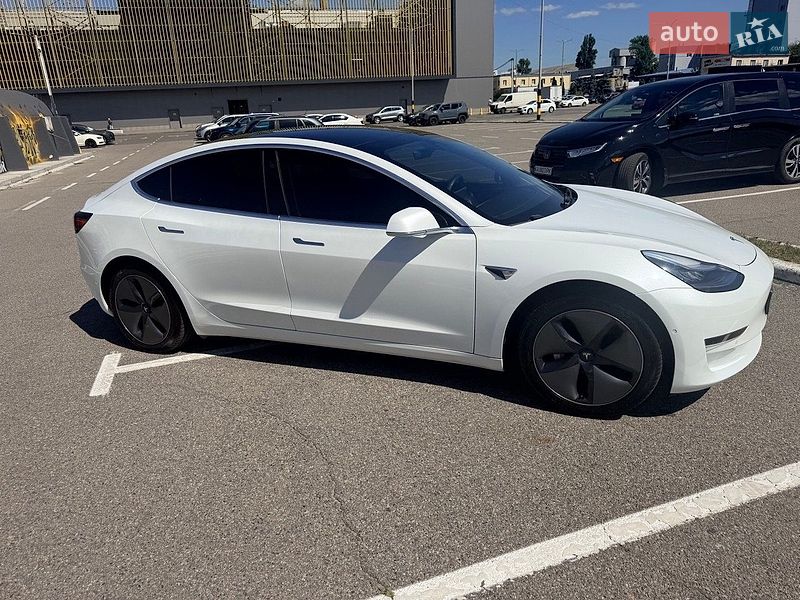 Седан Tesla Model 3 2020 в Києві