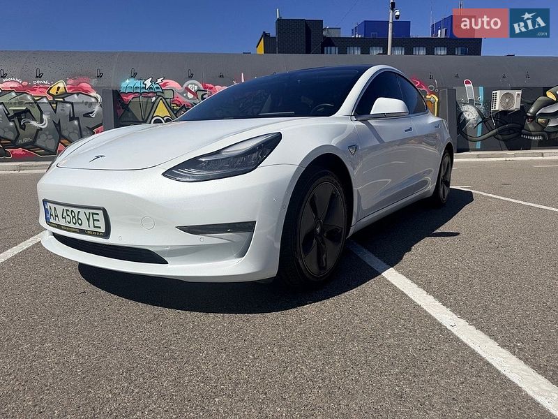 Седан Tesla Model 3 2020 в Києві