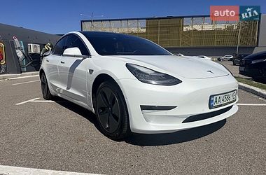 Седан Tesla Model 3 2020 в Києві