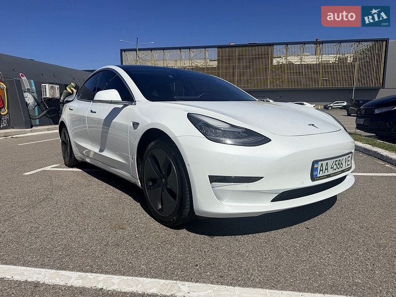 Седан Tesla Model 3 2020 в Києві