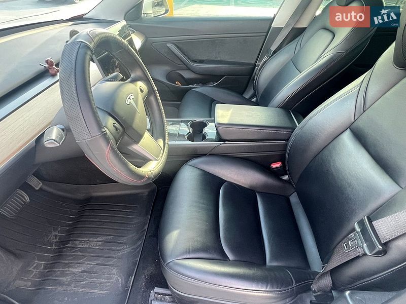 Седан Tesla Model 3 2020 в Киеве