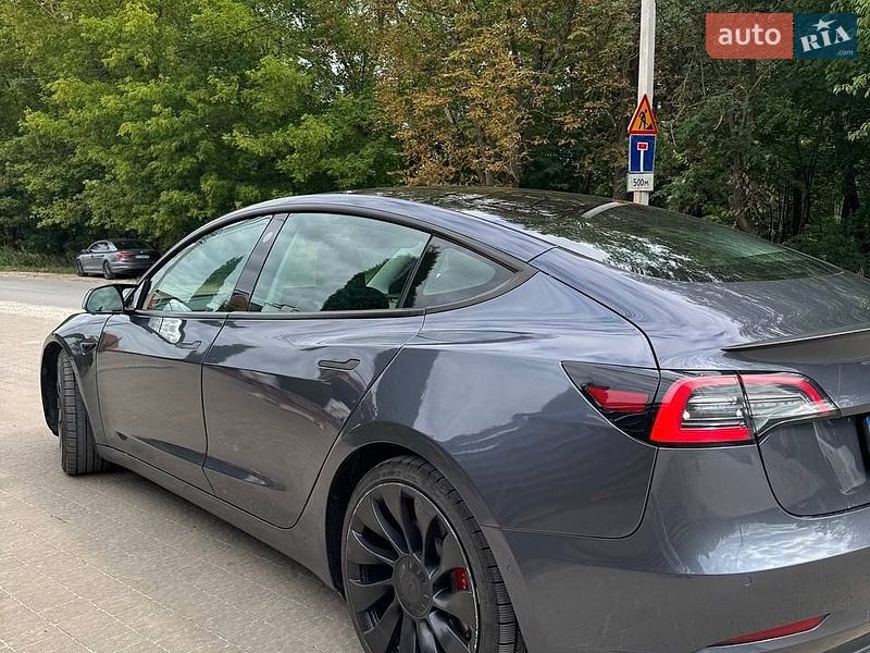 Седан Tesla Model 3 2021 в Львове