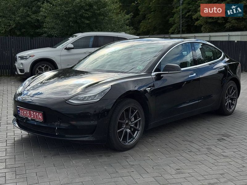 Седан Tesla Model 3 2020 в Луцке
