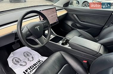 Седан Tesla Model 3 2020 в Луцке