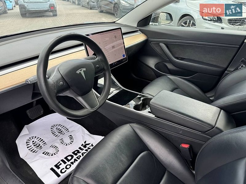 Седан Tesla Model 3 2020 в Луцке