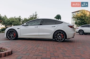 Седан Tesla Model 3 2023 в Киеве