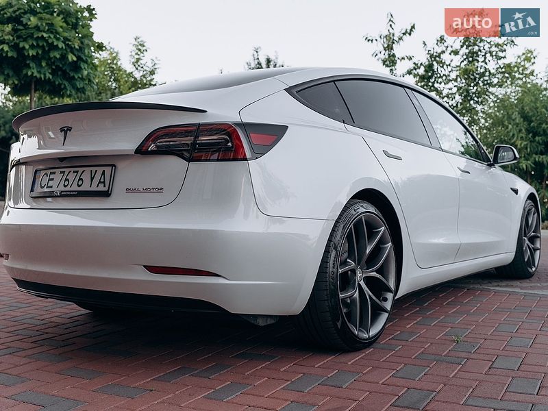 Седан Tesla Model 3 2023 в Киеве