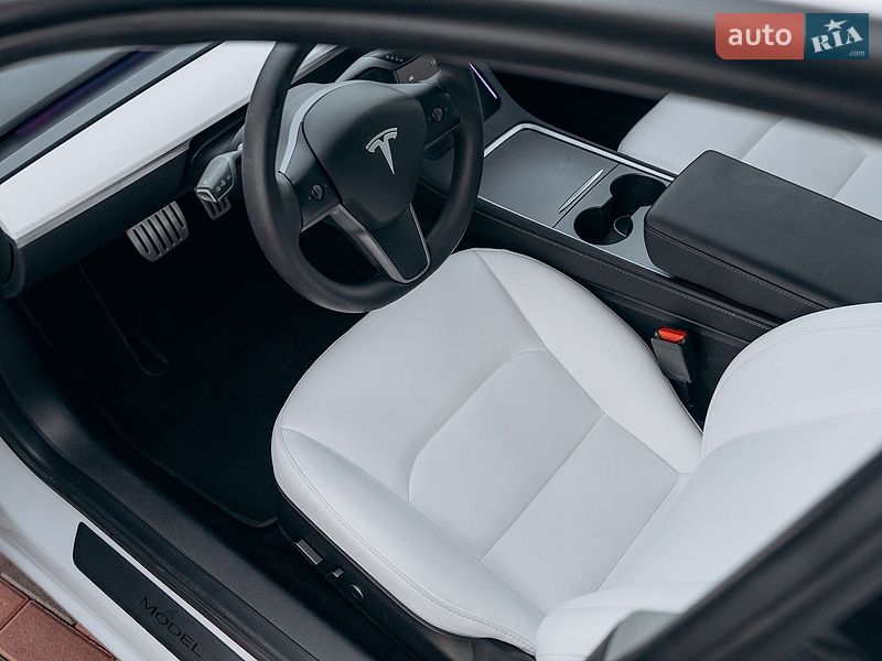 Седан Tesla Model 3 2023 в Киеве