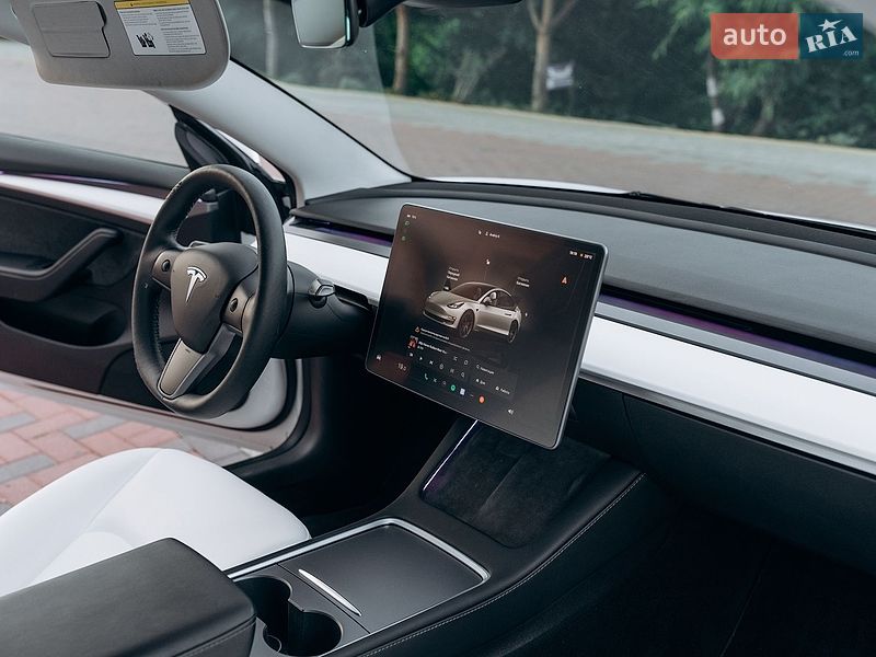 Седан Tesla Model 3 2023 в Киеве