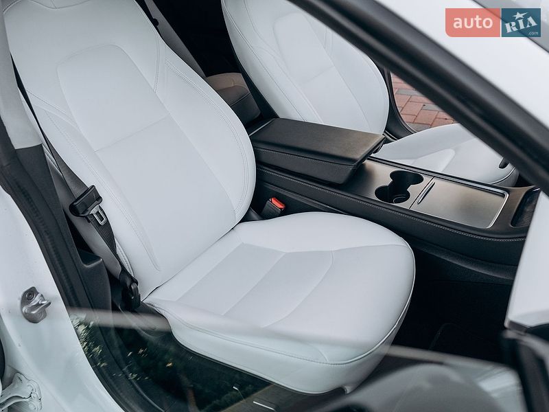 Седан Tesla Model 3 2023 в Киеве