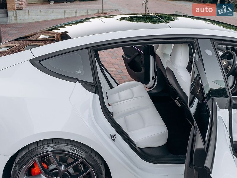 Седан Tesla Model 3 2023 в Киеве