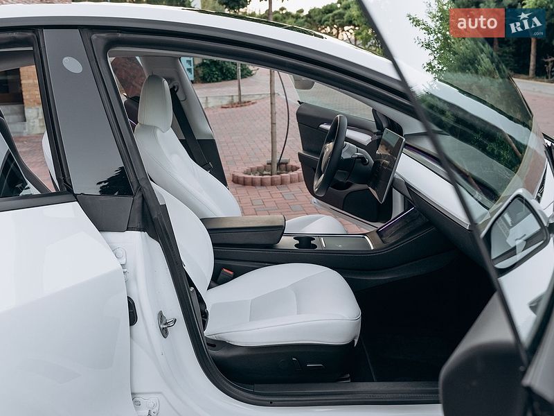 Седан Tesla Model 3 2023 в Киеве