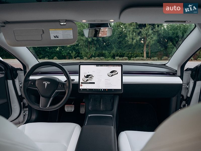 Седан Tesla Model 3 2023 в Киеве