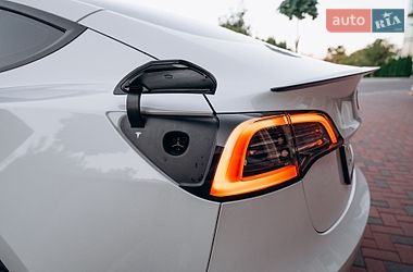 Седан Tesla Model 3 2023 в Киеве