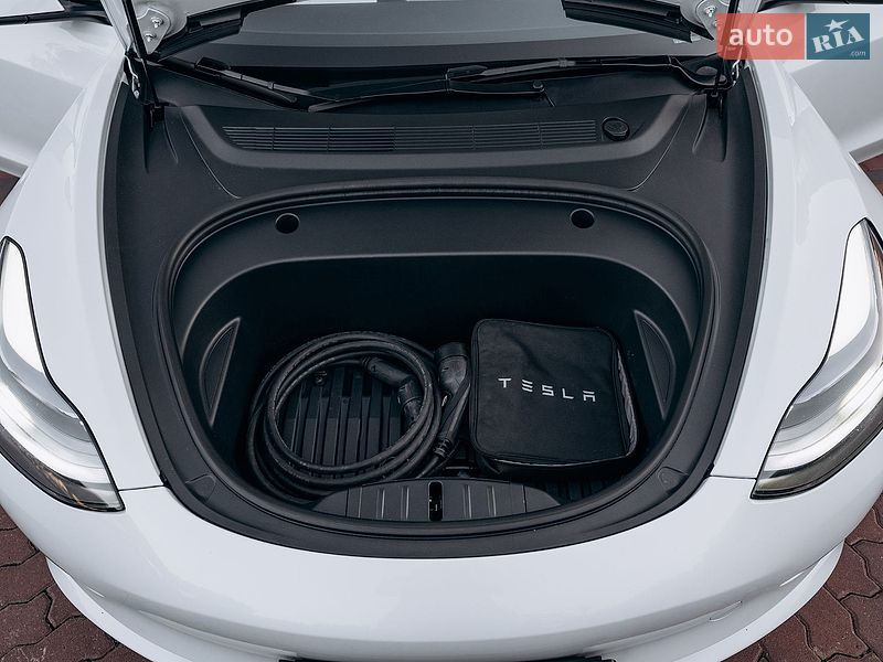 Седан Tesla Model 3 2023 в Киеве