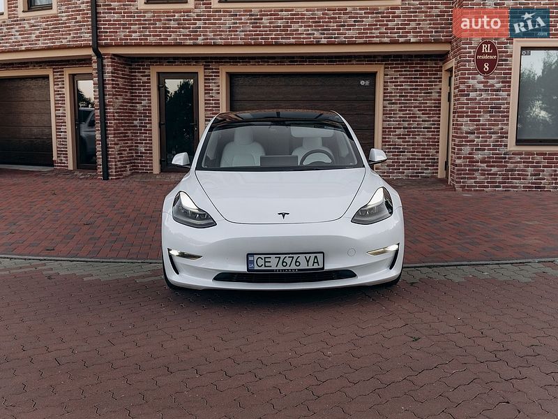 Седан Tesla Model 3 2023 в Киеве