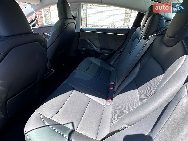 Седан Tesla Model 3 2025 в Кропивницком