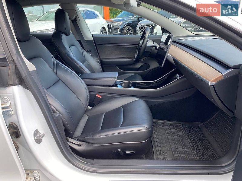 Седан Tesla Model 3 2018 в Львове фото 19 Седан Tesla Model 3 2018 в Львове