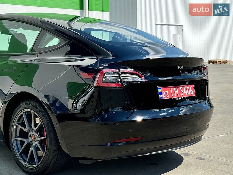 Седан Tesla Model 3 2022 в Олександрії