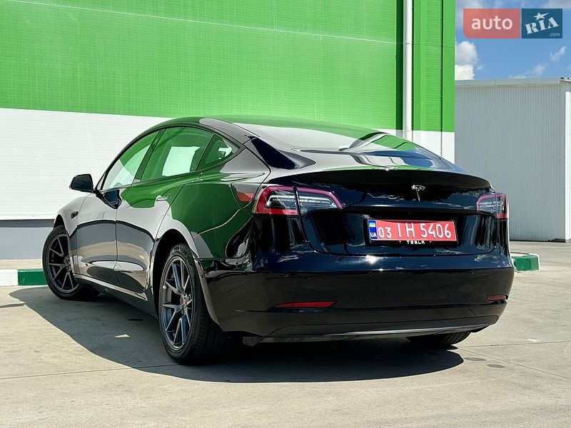 Седан Tesla Model 3 2022 в Олександрії