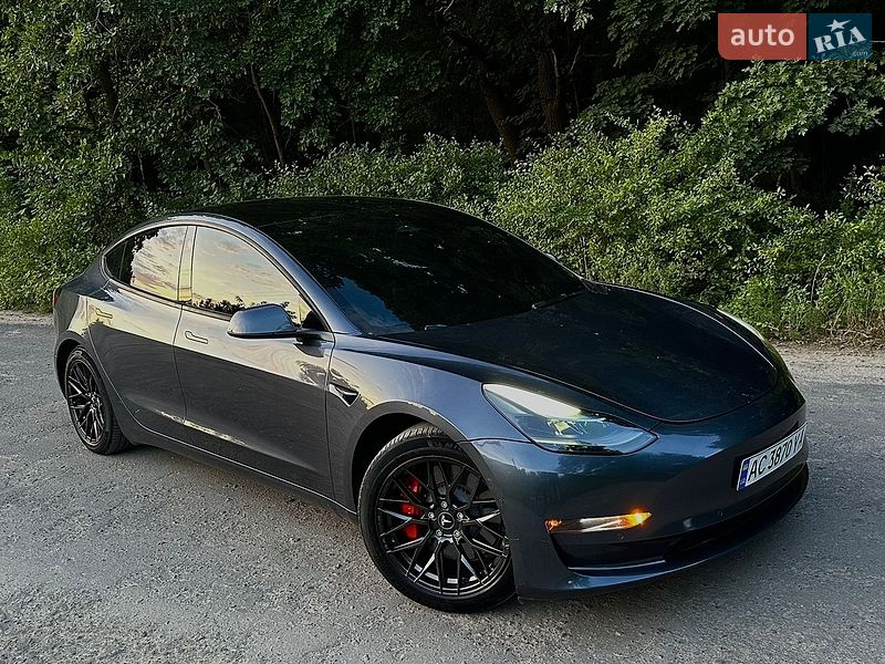 Седан Tesla Model 3 2022 в Луцке