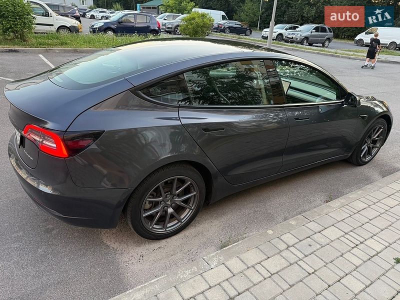 Седан Tesla Model 3 2021 в Вінниці