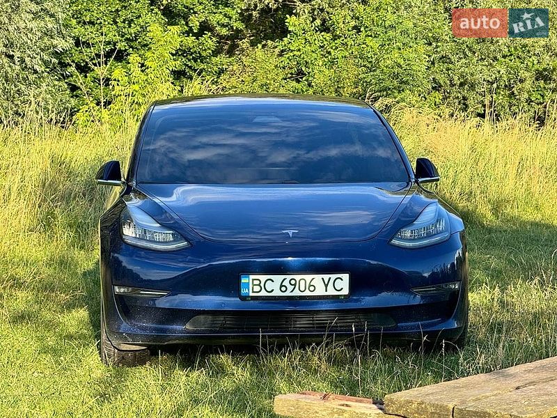 Седан Tesla Model 3 2018 в Львові