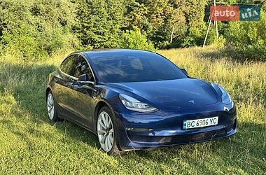 Седан Tesla Model 3 2018 в Львові