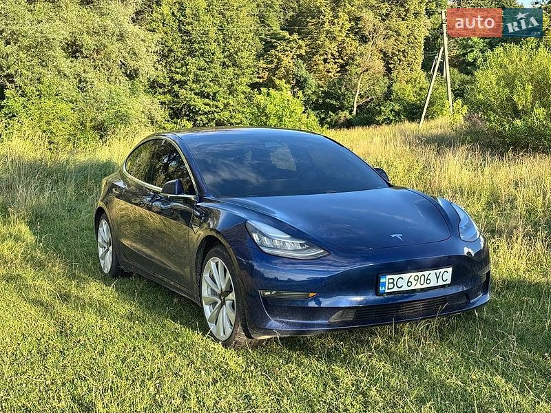 Седан Tesla Model 3 2018 в Львові
