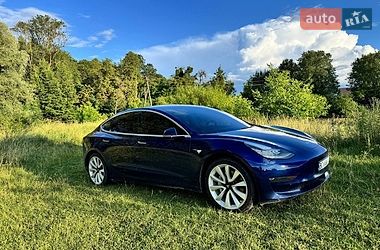Седан Tesla Model 3 2018 в Львові