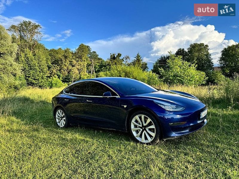 Седан Tesla Model 3 2018 в Львові