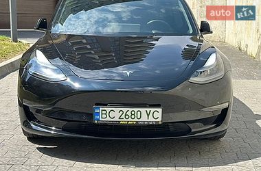 Седан Tesla Model 3 2021 в Львове