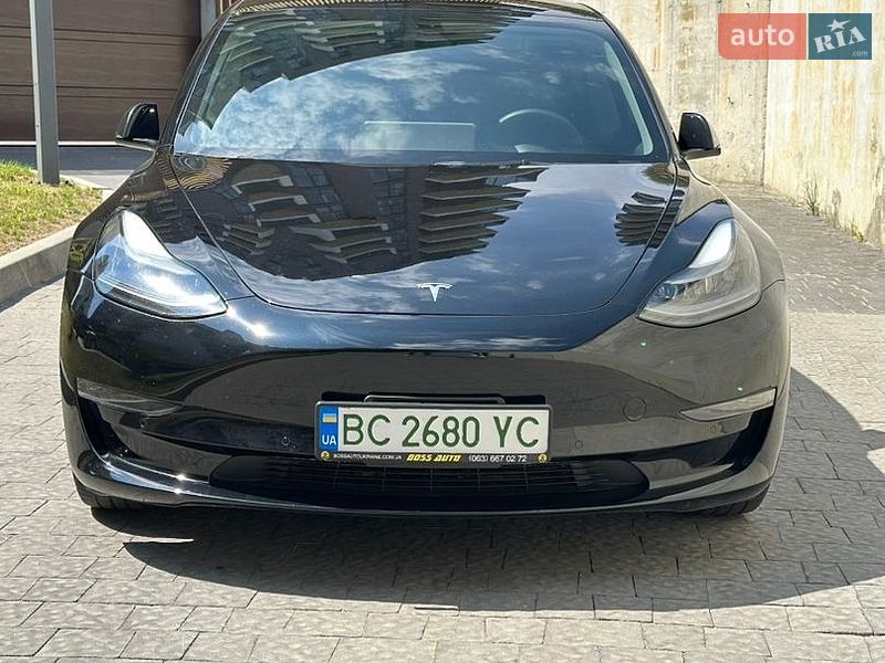 Седан Tesla Model 3 2021 в Львове