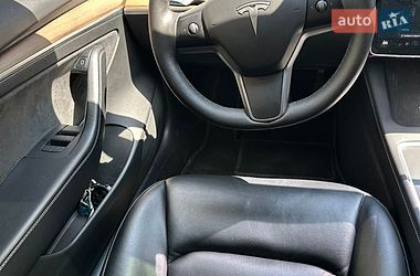 Седан Tesla Model 3 2021 в Львове