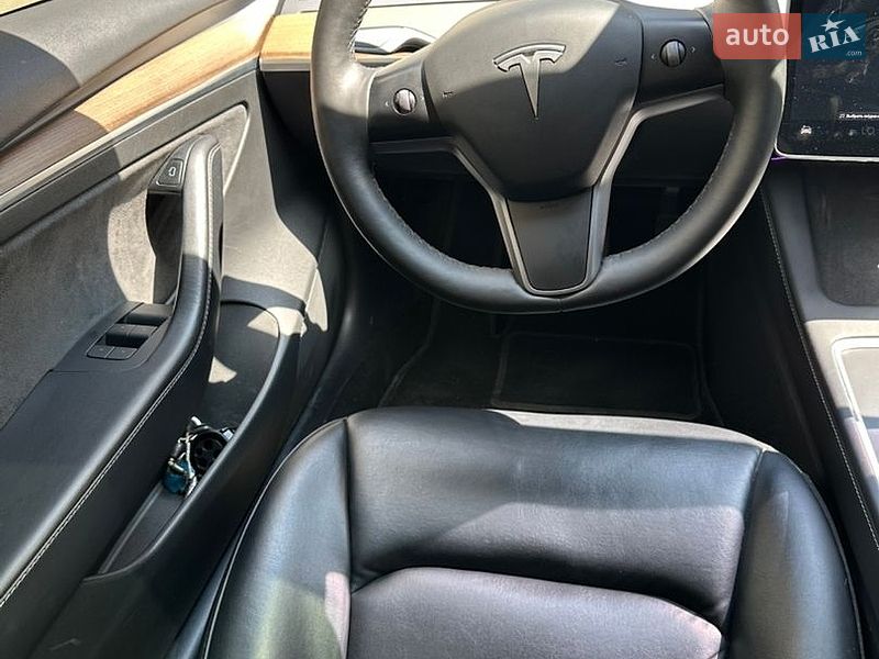 Седан Tesla Model 3 2021 в Львове