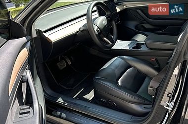 Седан Tesla Model 3 2021 в Львове