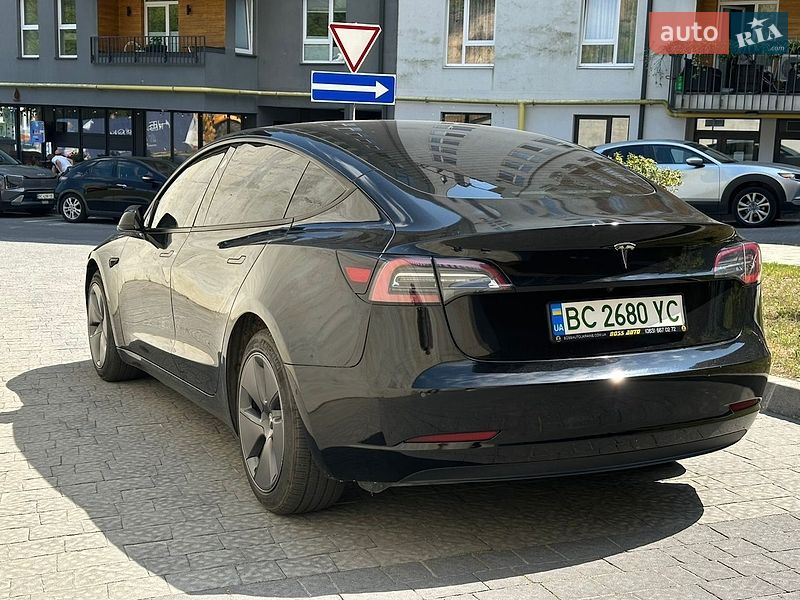 Седан Tesla Model 3 2021 в Львове