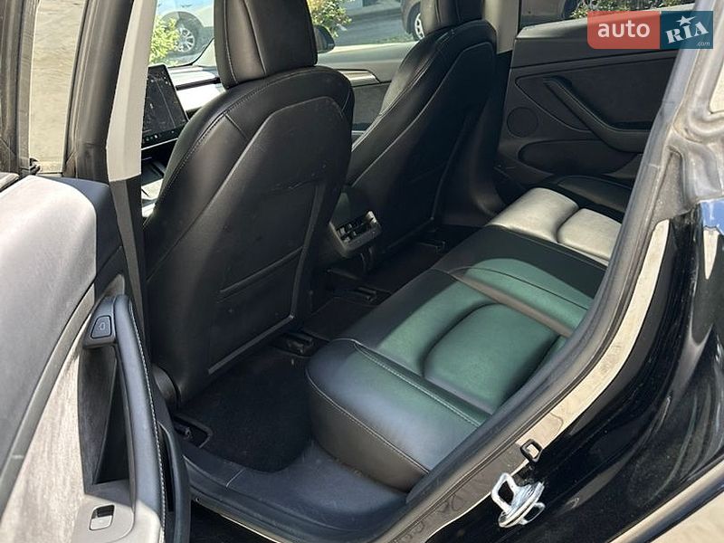Седан Tesla Model 3 2021 в Львове