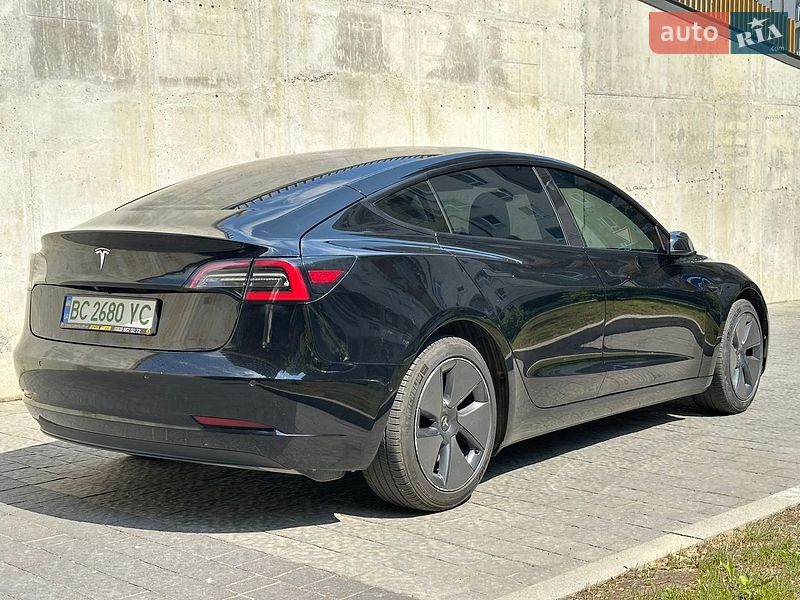 Седан Tesla Model 3 2021 в Львове