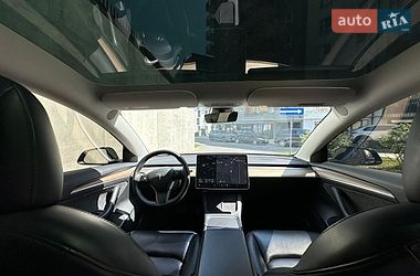 Седан Tesla Model 3 2021 в Львове