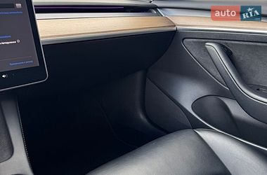 Седан Tesla Model 3 2021 в Львове
