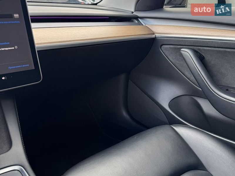 Седан Tesla Model 3 2021 в Львове