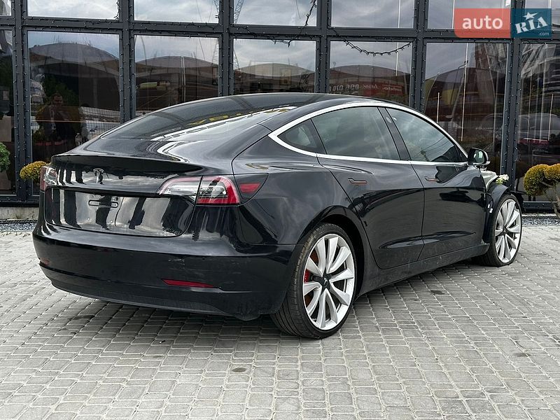 Седан Tesla Model 3 2018 в Львове