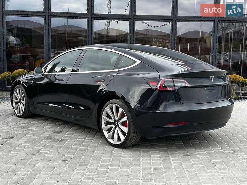 Седан Tesla Model 3 2018 в Львове