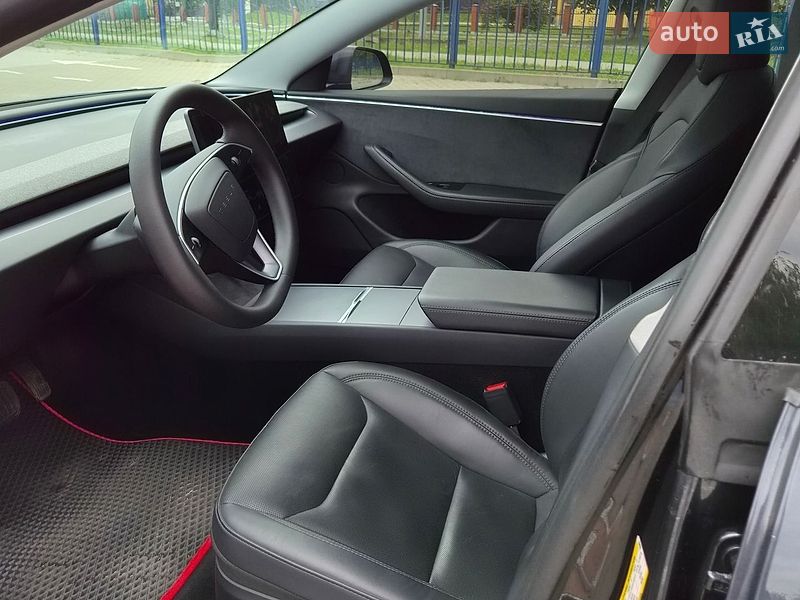 Седан Tesla Model 3 2024 в Шептицькому