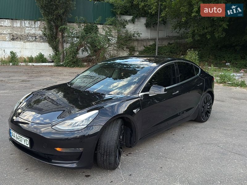 Седан Tesla Model 3 2018 в Буче