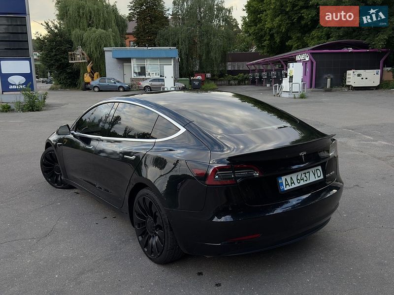 Седан Tesla Model 3 2018 в Буче