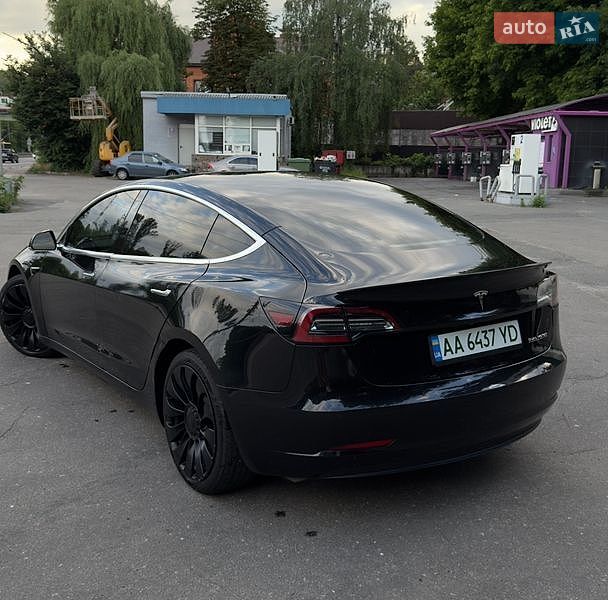 Седан Tesla Model 3 2018 в Буче
