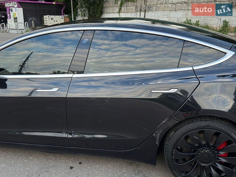 Седан Tesla Model 3 2018 в Буче